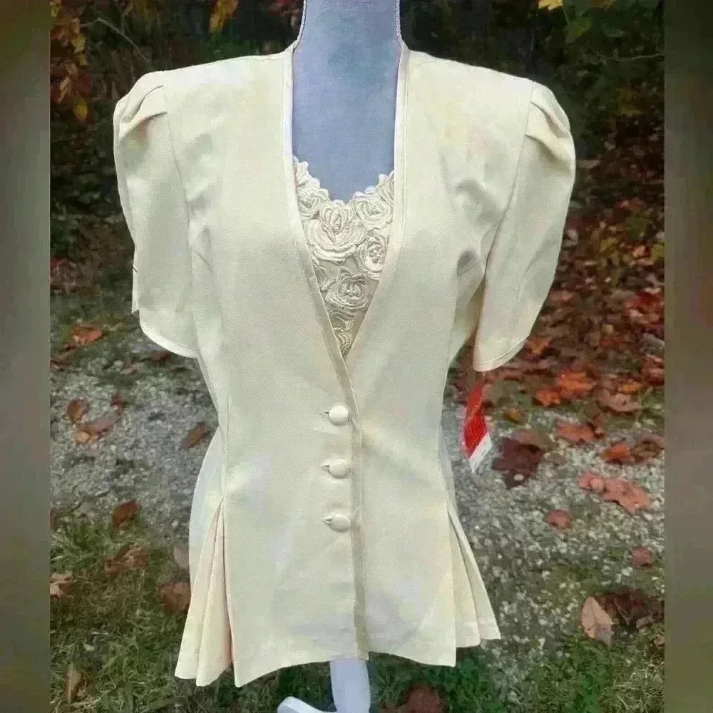 Vintage NWT 2 piece skirt set. R&M Richard’s by Karen Kwong. Vintage 80s/90s